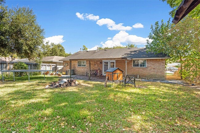 Building Photo - 9319 Jaywood St