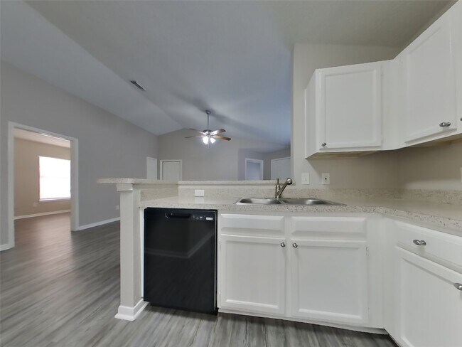 Building Photo - 3114 Kelling St