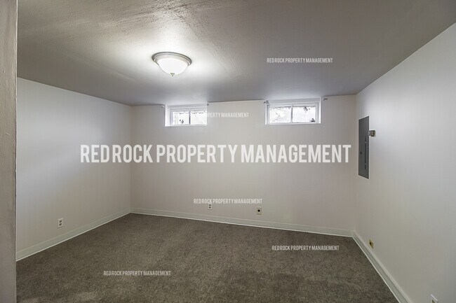 Building Photo - 416 N Bannen Rd