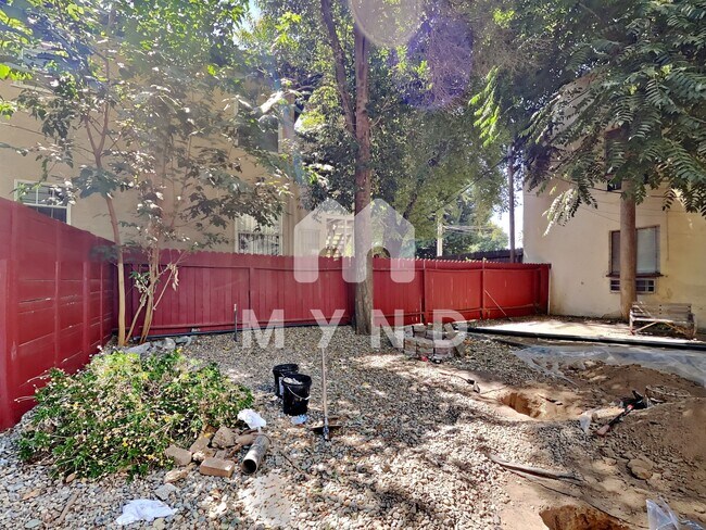 Building Photo - 1624 P St Apt 3