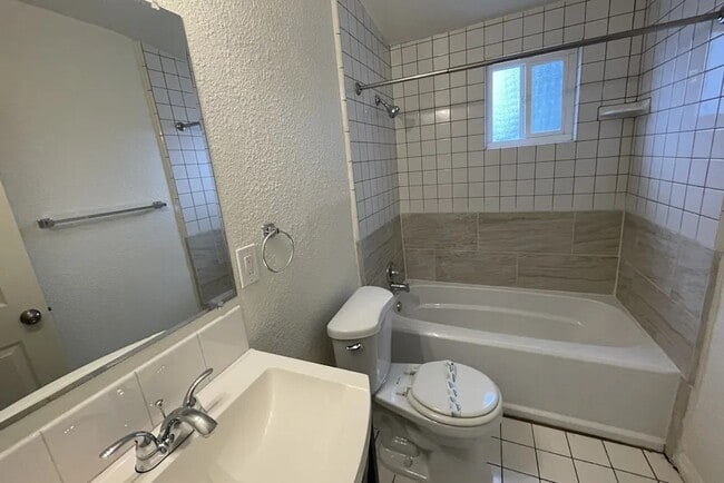 Building Photo - 363 Bard St