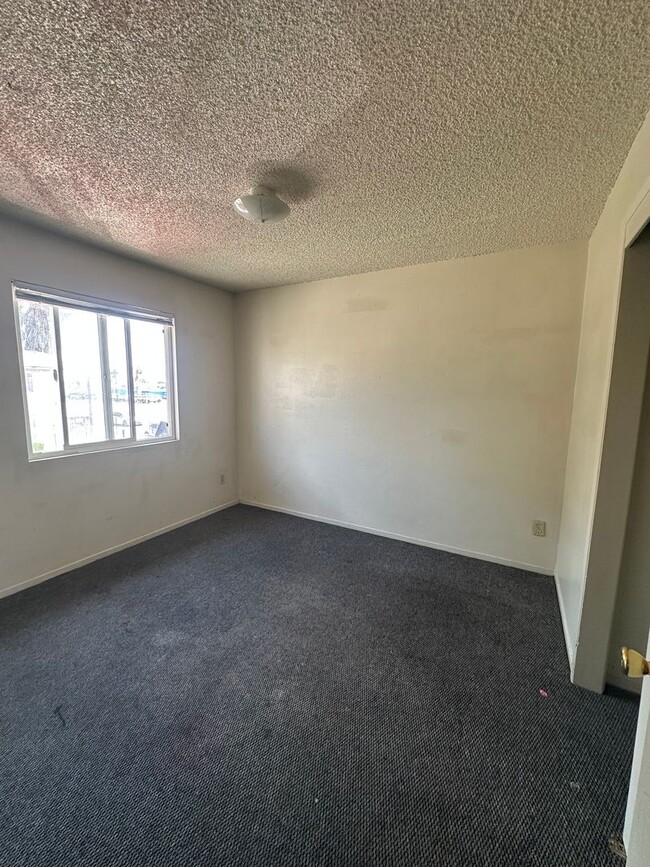 Building Photo - 128 White Ln