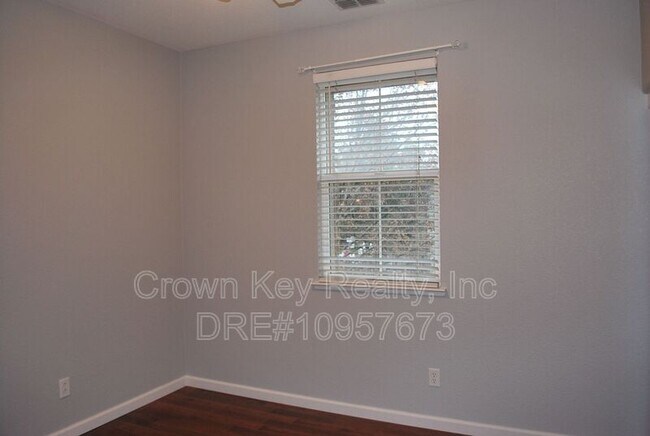 Building Photo - 297 Emory Oak Pl