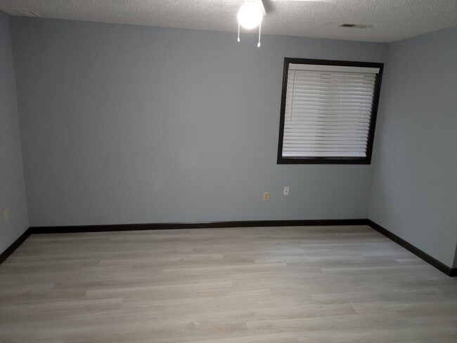 Building Photo - 3136 N Longfellow Ct