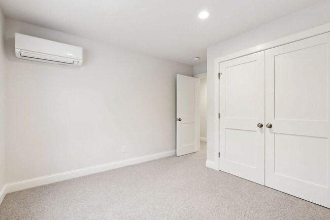 Building Photo - 24 Foliage Way