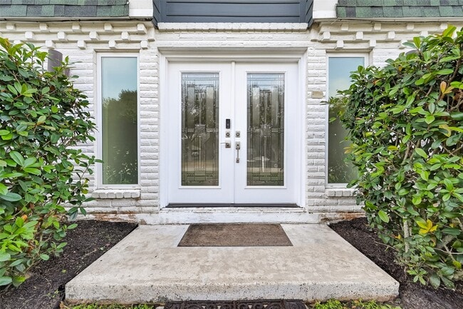 Building Photo - 16117 Singapore Ln