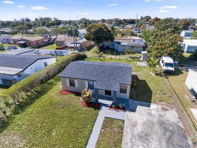 Building Photo - 15900 NW 18th Ave