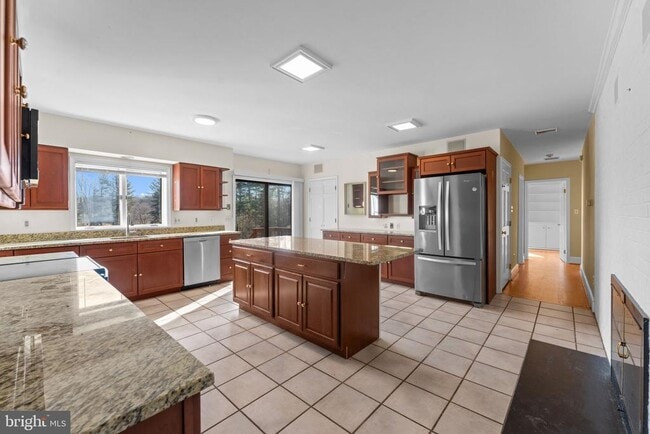 Building Photo - 901 Walker Rd