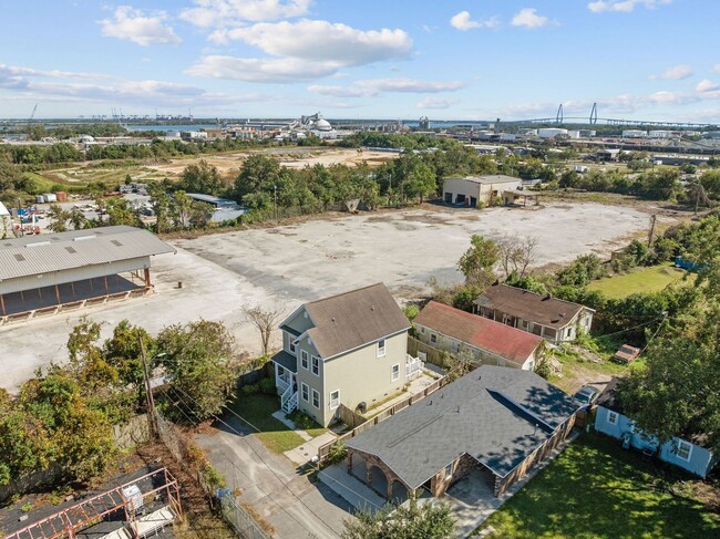 Building Photo - Charming Single-Family Home