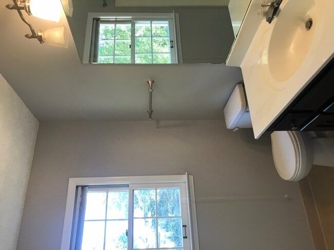 Building Photo - Great 4 Bedroom 2.5 Bath home in East Cobb...