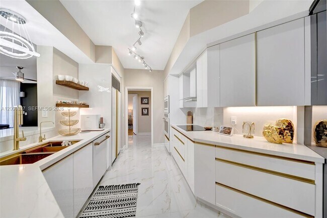 Building Photo - 6051 N Ocean Dr