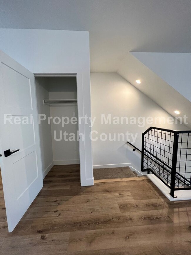 Building Photo - American Fork Town home small pet friendly