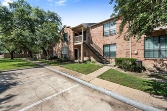 Building Photo - 2255 Braeswood Park Dr