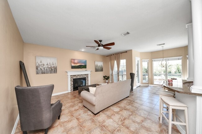 Building Photo - 17314 Pinecreek Hollow Ln