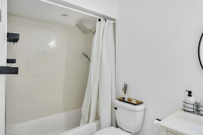 Building Photo - 10962 57th Pl S