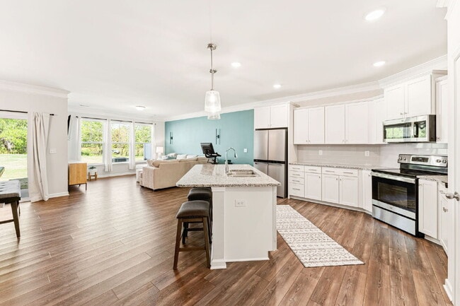 Building Photo - Sleek & Stylish 3 Bed, 2.5 Bath Townhome in Prime Location $2,100/mo rent