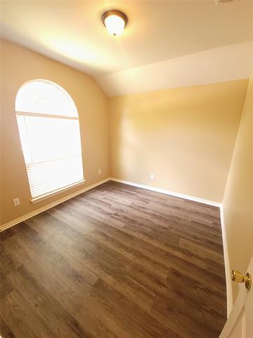 Building Photo - 1105 Essex Dr
