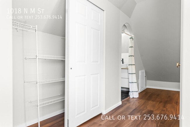 Building Photo - 1018 N M St