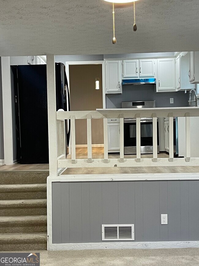 Building Photo - 235 Deerfield Dr