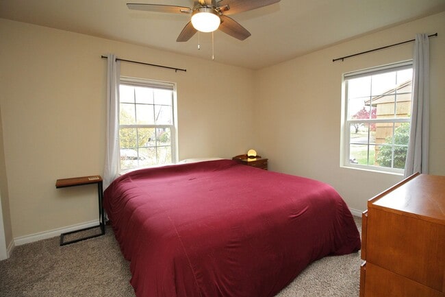 Building Photo - 9020 SE Stephens St