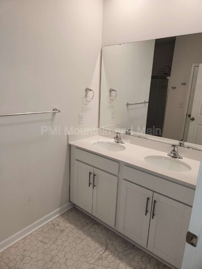 Building Photo - 299 Ridgeview Ln