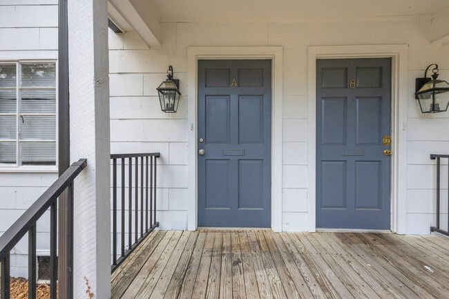 Building Photo - Charming 1BR Duplex in Jackson