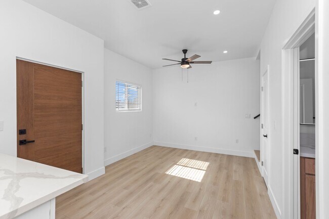 Building Photo - 6704 Saranac St