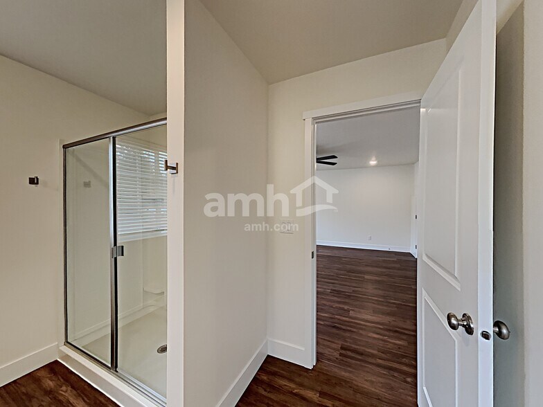 Building Photo - 12404 83rd Ave E