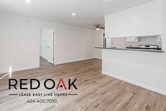 Building Photo - 14831 Delano St