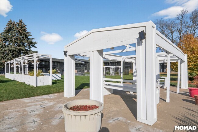 Building Photo - 1865 Fenton St