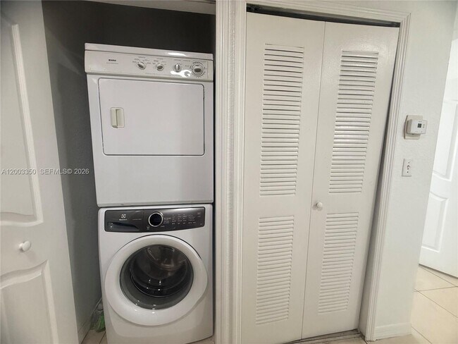 Building Photo - 8802 NW 109th Ct