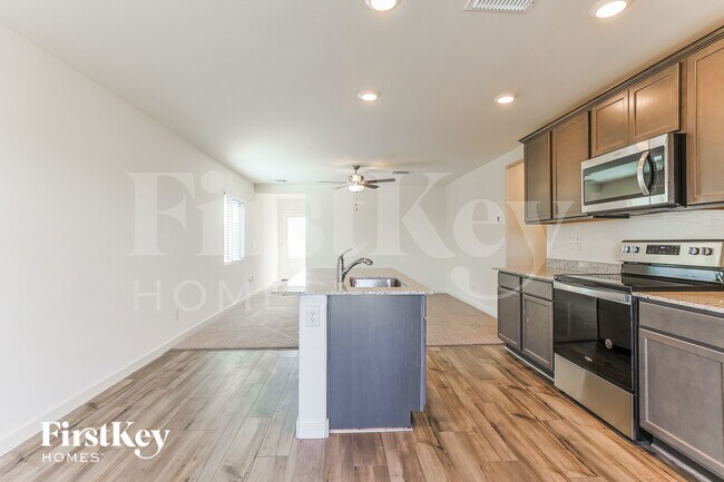 Building Photo - 1032 W 20th St