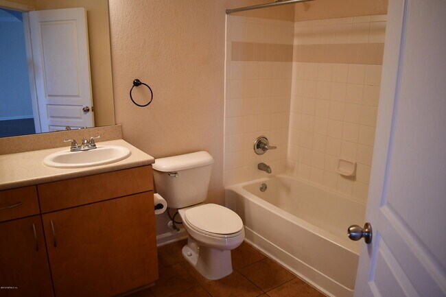 Building Photo - 8290 Westgate Dr