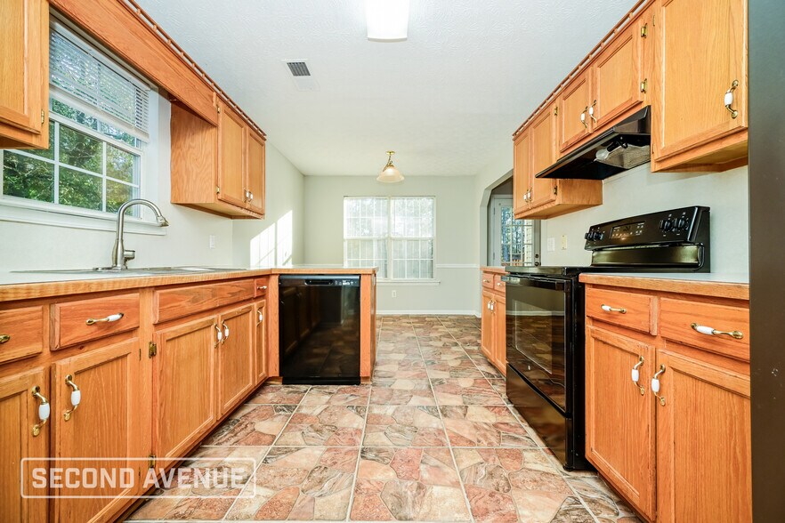 Building Photo - 75 Lark Rd