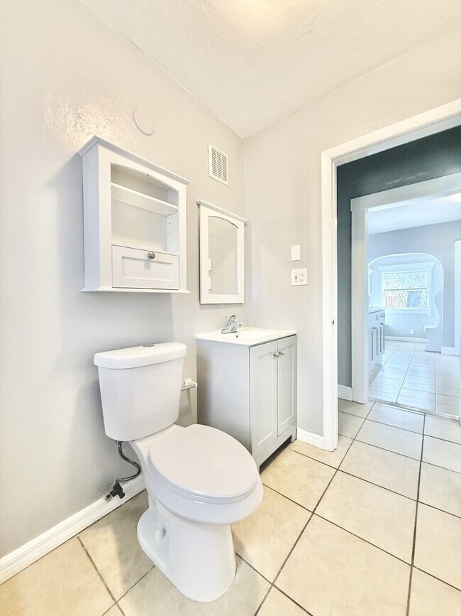 Building Photo - 1914 31st St S