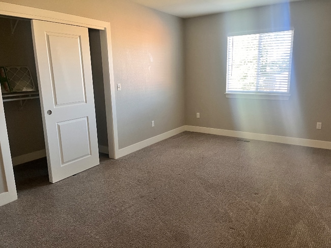 Building Photo - 306 Clark St