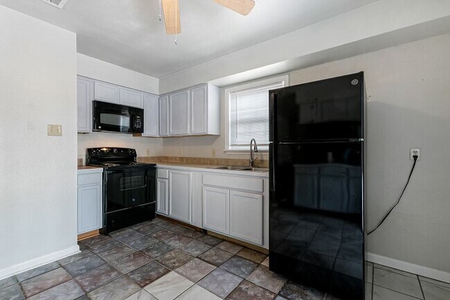 Building Photo - 164 Golden Meadow Dr