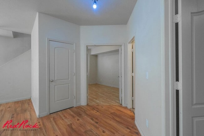 Building Photo - Fresh Carpet! Spacious 5-Bedroom Townhome
