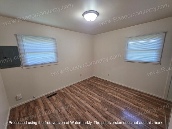 Building Photo - Newly updated 3 bedroom 1 bathroom house