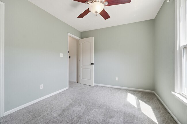 Building Photo - 1721 Chestwood Dr