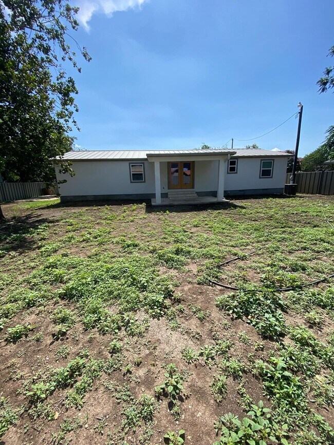 Building Photo - 136 Marie Dr