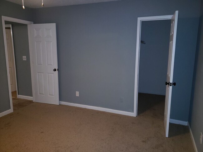 Building Photo - 5656 Heron Ct