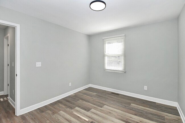 Building Photo - 2921 Ravencroft Dr