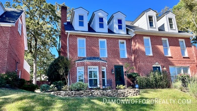 Building Photo - 1707 Pine St