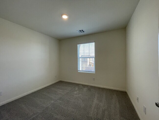 Building Photo - 4 BED 2.5 BATH 2 CAR GARAGE SINGLE FAMILY HOME IN CADENCE, HENDERSON w/ LARGE BACKYARD