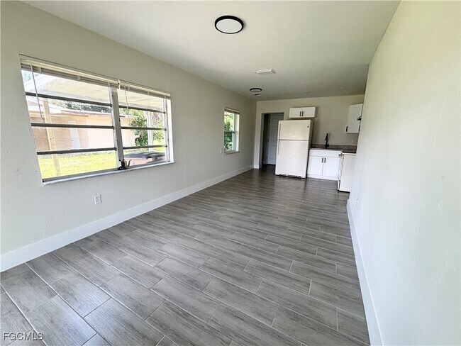 Building Photo - 561 Wood Ave