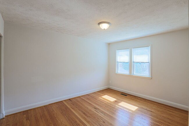 Building Photo - 5662 Kavon Ave