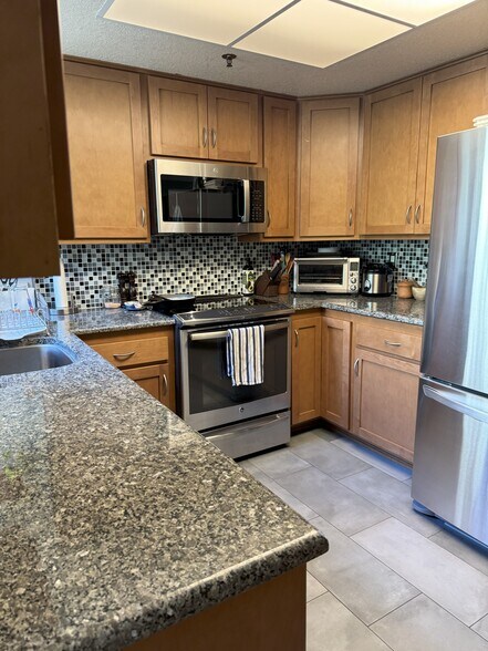 Upgraded kitchen #2 - 186 Pelican Ln