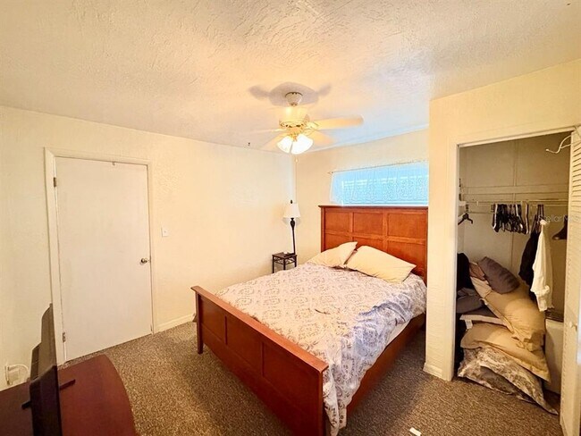 Building Photo - 524 E Lime St