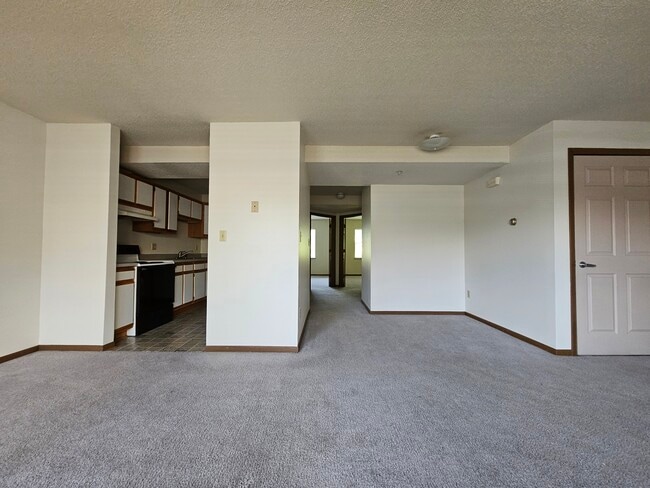 Living/Dining Area - 623 Iowa Ave